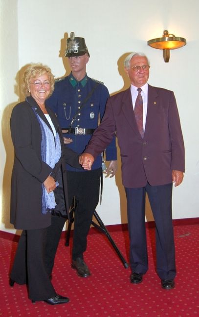 Inge Howe mit H. Drechsel, der für 60 Jahre Mitgliedschaft in der GdP geehrt wurde